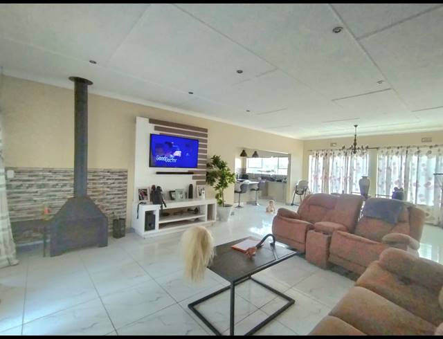 6 BEDROOM HOUSE FOR SALE IN BRAKPAN CENTRAL